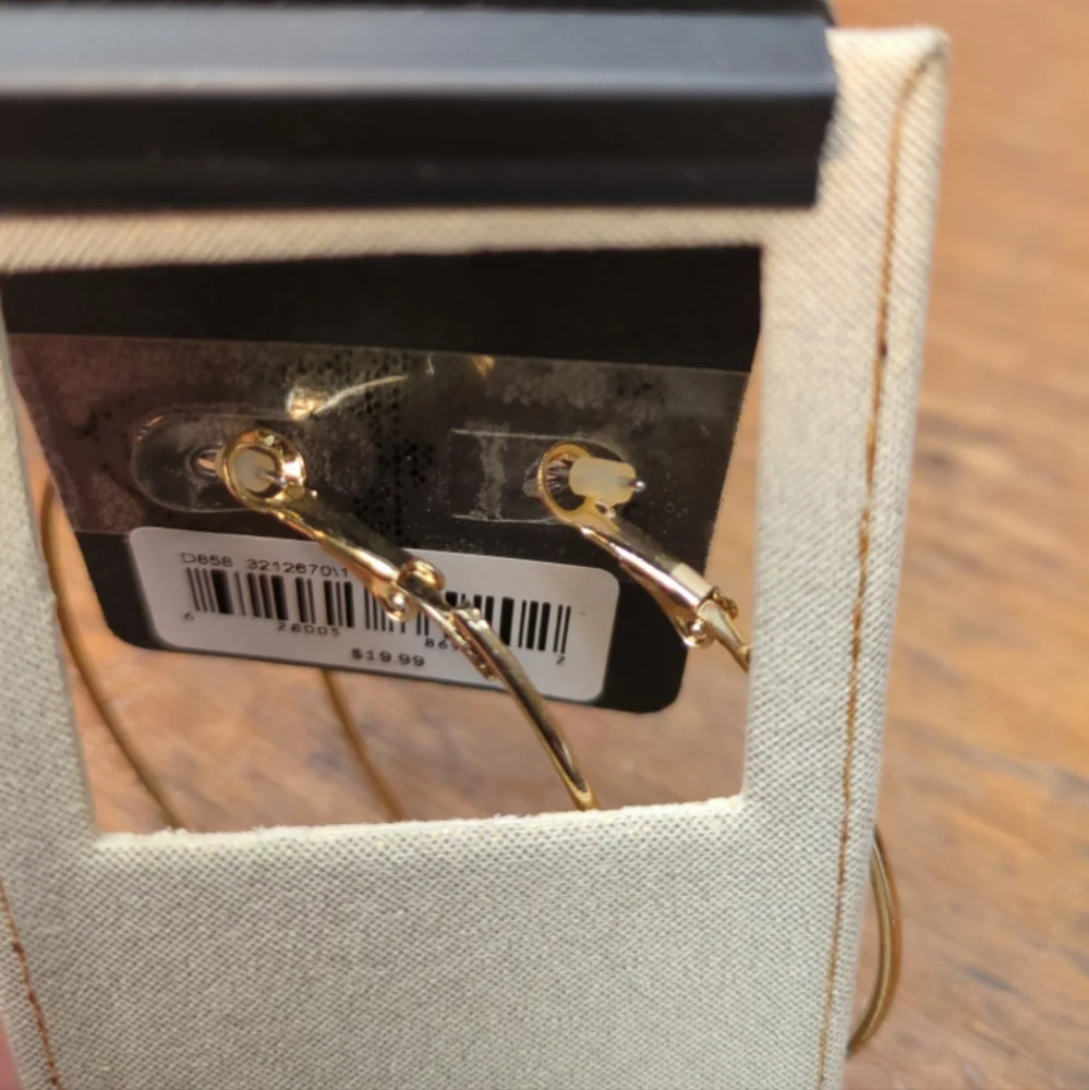 Initial C Heart Earrings Ava & Aiden Gold Tone NWT - Picture 5 of 5